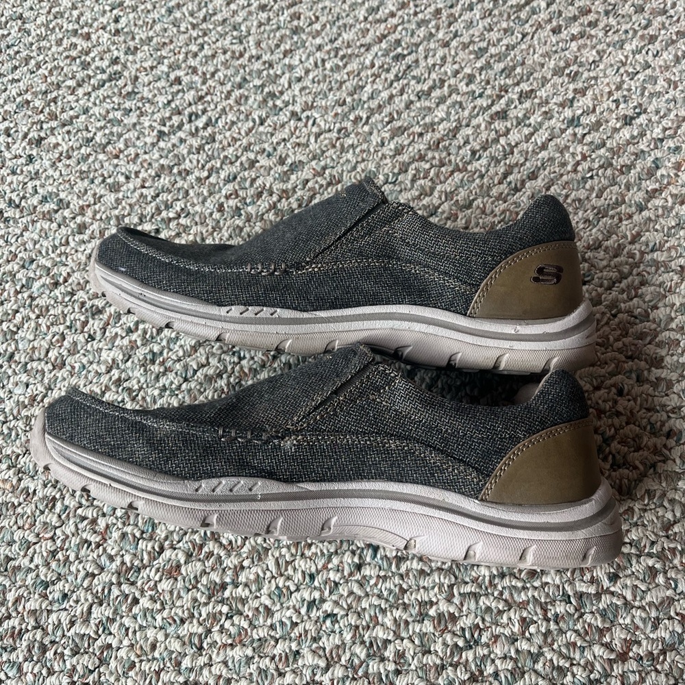 Skechers Relaxed Fit Memory Foam Slip On Shoes Sneaker Size 9 Black Tan Casual - Picture 9 of 11